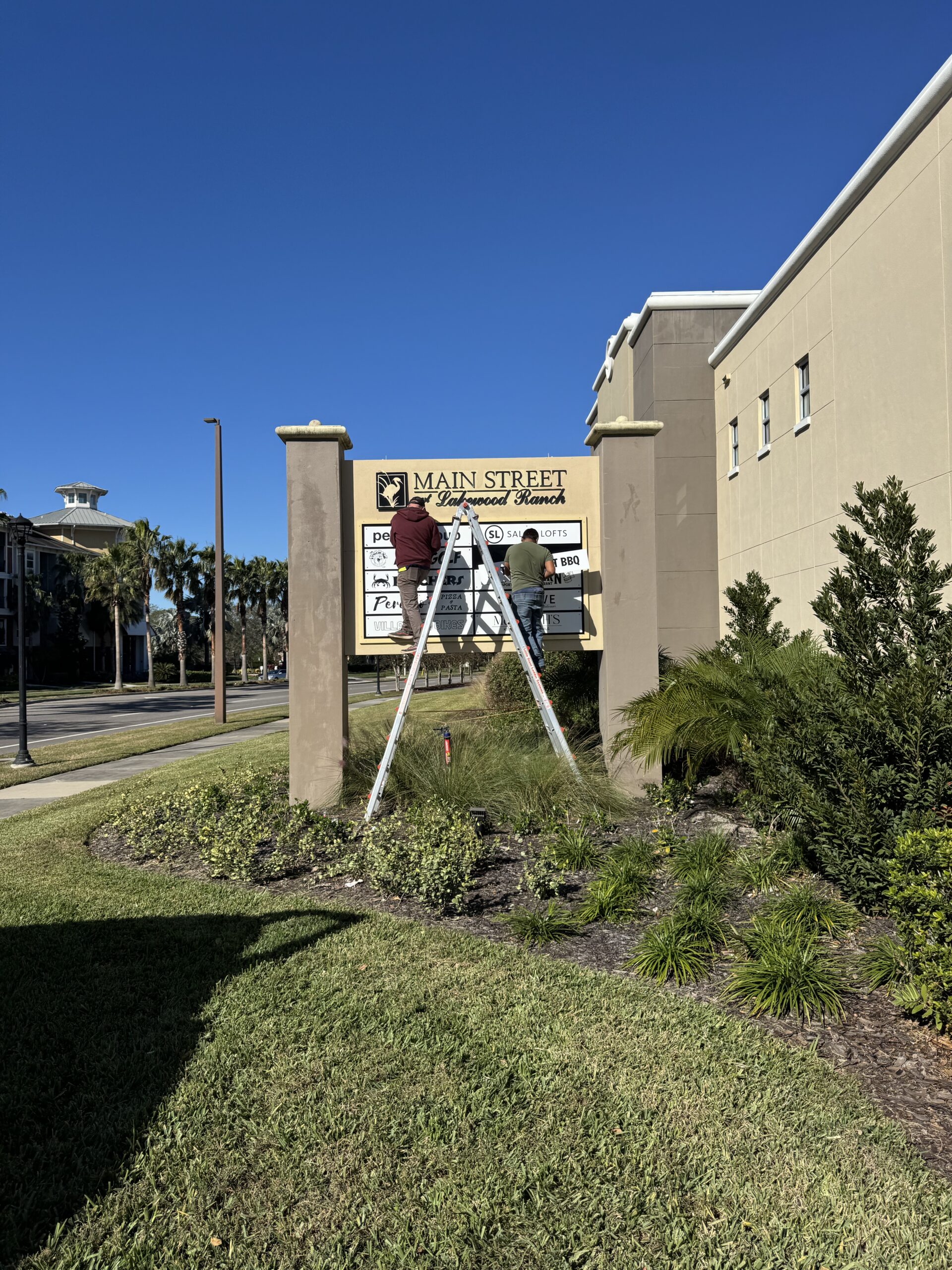 Outdoor Signs for Businesses in Florida: What Works and What Doesn't